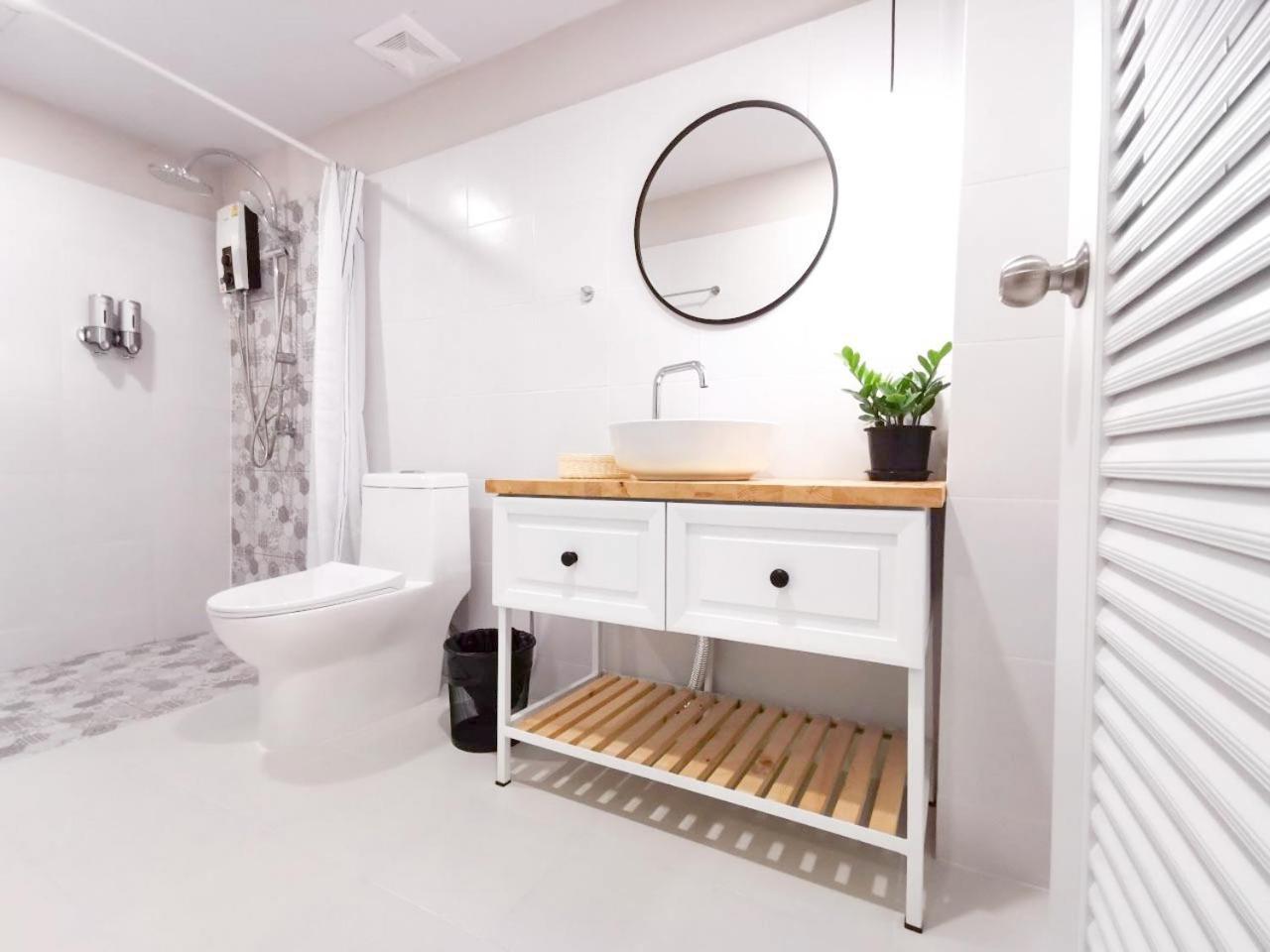 Snoozy Guesthouse Phuket Екстериор снимка