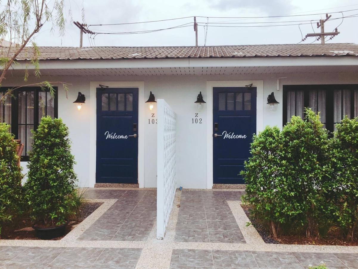 Snoozy Guesthouse Phuket Екстериор снимка