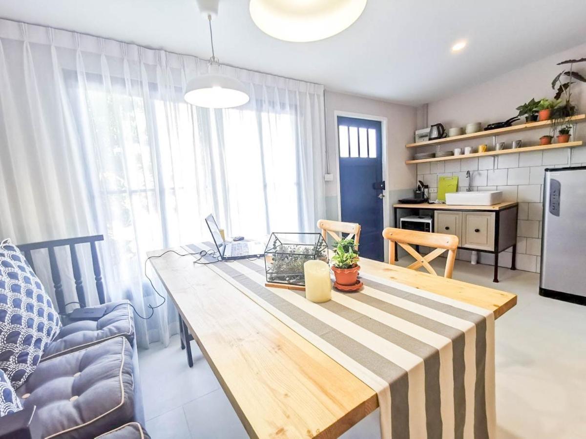 Snoozy Guesthouse Phuket Екстериор снимка