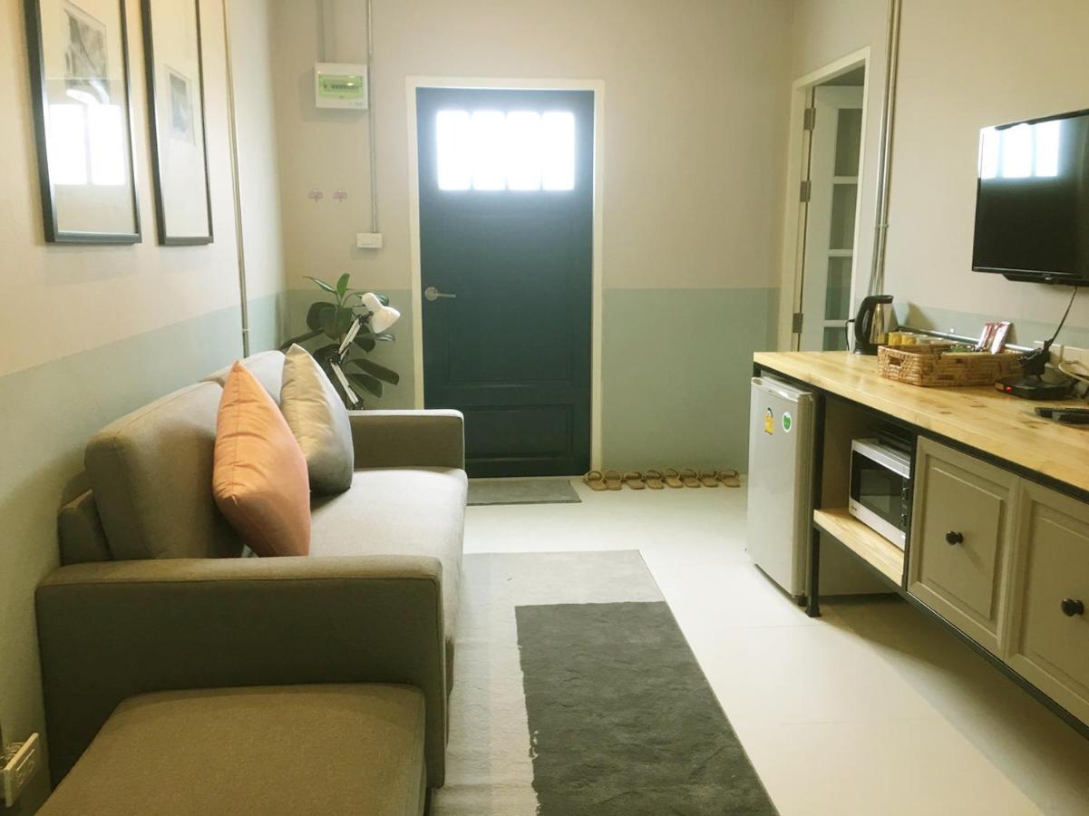 Snoozy Guesthouse Phuket Стая снимка